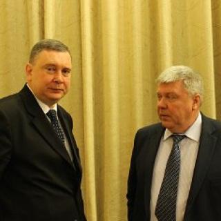 Министр природных ресурсов и экологии области Дмитрий Соколов (слева) и Саратовский межрайонный природоохранный прокурор Александр Гончарь