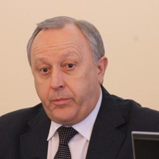 На фото - Валерий Радаев