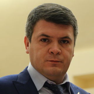 На фото - Адель Славутин (фото с сайта 4vsar.ru)