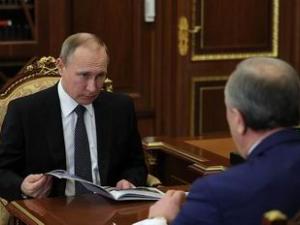 Президент РФ Владимир Путин принимает губернатора Валерия Радаева (фото пресс-службы главы государства)