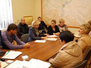 Депутат Госдумы на встрече с дольщиками (фото со страницы Ольги Баталиной в соцсети Facebook)