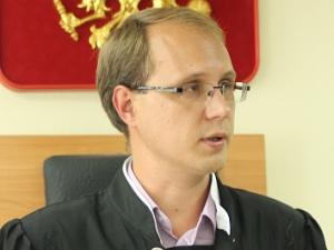 На фото - судья Волжского райсуда Никита Вдовин