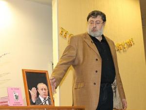 На фото - Роман Арбитман