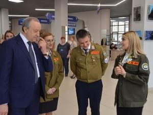 На фото слева - Валерий Радаев