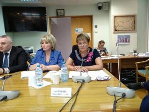 На фото справа - Ольга Алимова (фото с личной страницы Ольги Алимовой в Facebook)